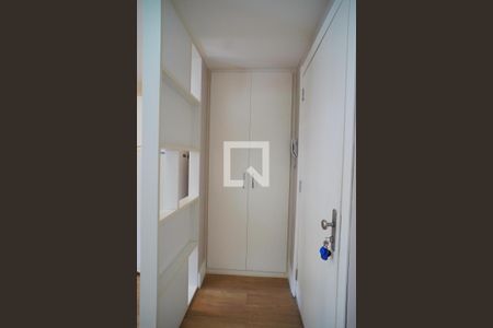 Hall de entrada  de apartamento para alugar com 1 quarto, 56m² em Petrópolis, Porto Alegre
