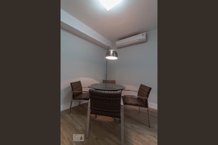 Sala de apartamento para alugar com 1 quarto, 56m² em Petrópolis, Porto Alegre
