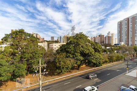 Vista da suíte de apartamento para alugar com 2 quartos, 70m² em Cambuí, Campinas