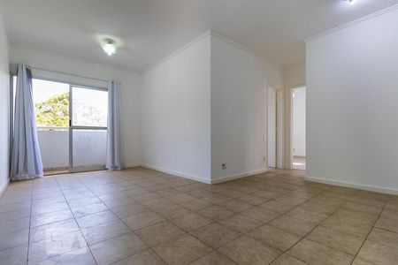 Sala de apartamento para alugar com 2 quartos, 70m² em Cambuí, Campinas