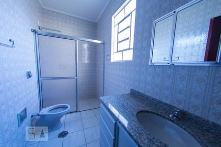 Casa para alugar com 150m², 2 quartos e 2 vagas Casa para alugar com 150m², 2 quartos e 2 vagasBanheiro Corredor