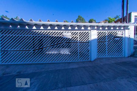 Casa para alugar com 150m², 2 quartos e 2 vagas Casa para alugar com 150m², 2 quartos e 2 vagasFachada