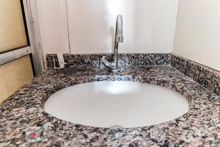 Banheiro de casa de condomínio para alugar com 1 quarto, 30m² em Vila Medeiros, São Paulo