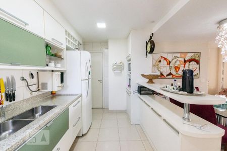 Apartamento para alugar com 125m², 3 quartos e 3 vagas Apartamento para alugar com 125m², 3 quartos e 3 vagasCozinha