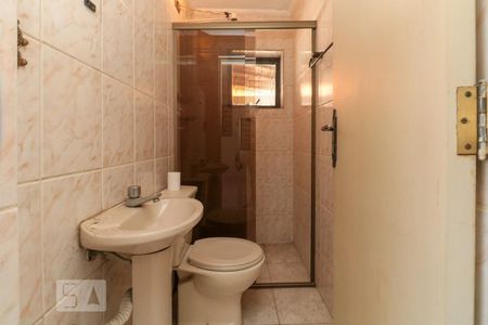 Casa à venda com 144m², 2 quartos e 2 vagas Casa à venda com 144m², 2 quartos e 2 vagasEdícula - Banheiro