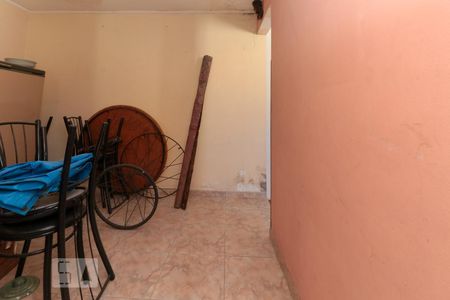 Casa à venda com 144m², 2 quartos e 2 vagas Casa à venda com 144m², 2 quartos e 2 vagasEdícula - Sala