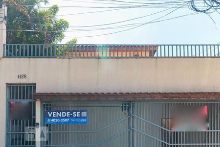 Casa à venda com 144m², 2 quartos e 2 vagas Casa à venda com 144m², 2 quartos e 2 vagasFachada