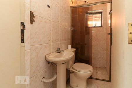 Casa à venda com 144m², 2 quartos e 2 vagas Casa à venda com 144m², 2 quartos e 2 vagasEdícula - Banheiro