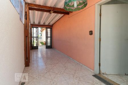 Casa à venda com 144m², 2 quartos e 2 vagas Casa à venda com 144m², 2 quartos e 2 vagasCorredor externo