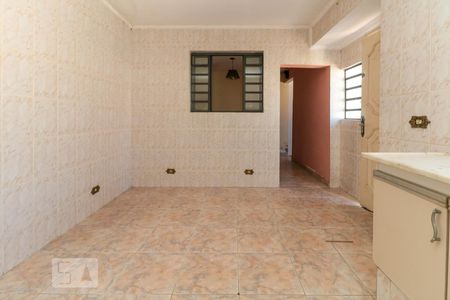 Casa à venda com 144m², 2 quartos e 2 vagas Casa à venda com 144m², 2 quartos e 2 vagasEdícula - cozinha