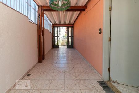 Casa à venda com 144m², 2 quartos e 2 vagas Casa à venda com 144m², 2 quartos e 2 vagasCorredor externo