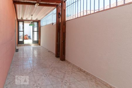 Casa à venda com 144m², 2 quartos e 2 vagas Casa à venda com 144m², 2 quartos e 2 vagasCorredor externo