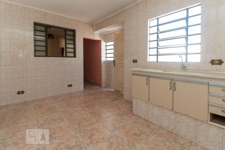 Casa à venda com 144m², 2 quartos e 2 vagas Casa à venda com 144m², 2 quartos e 2 vagasEdícula - cozinha