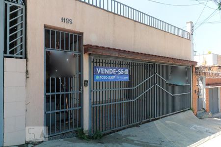 Casa à venda com 144m², 2 quartos e 2 vagas Casa à venda com 144m², 2 quartos e 2 vagasFachada