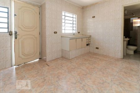 Casa à venda com 144m², 2 quartos e 2 vagas Casa à venda com 144m², 2 quartos e 2 vagasEdícula - cozinha