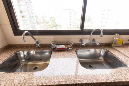 Apartamento para alugar com 280m², 4 quartos e 3 vagasÁrea de Serviço