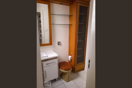 Banheiro de apartamento à venda com 2 quartos, 71m² em Menino Deus, Porto Alegre