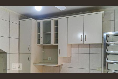 Cozinha de casa para alugar com 2 quartos, 90m² em Vila Alexandria, São Paulo
