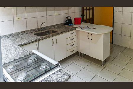 Cozinha de casa para alugar com 2 quartos, 90m² em Vila Alexandria, São Paulo