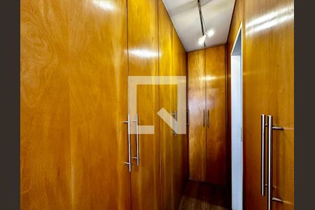 Apartamento para alugar com 70m², 2 quartos e 1 vagaCloset Suíte