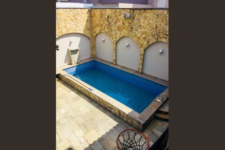 Piscina de casa à venda com 4 quartos, 470m² em Vila Carrão, São Paulo