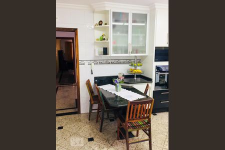 Casa à venda com 470m², 4 quartos e 7 vagasCozinha