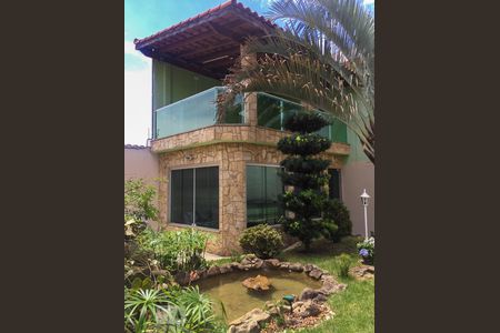 Casa à venda com 470m², 4 quartos e 7 vagasFachada