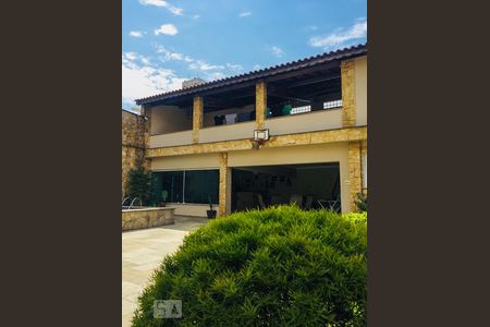 Casa à venda com 470m², 4 quartos e 7 vagasFachada