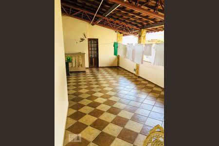 Quintal de casa à venda com 4 quartos, 470m² em Vila Carrão, São Paulo