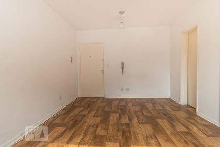 Sala/Quarto de kitnet/studio para alugar com 1 quarto, 28m² em Passo da Areia, Porto Alegre