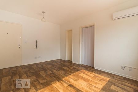 Sala/Quarto de kitnet/studio para alugar com 1 quarto, 28m² em Passo da Areia, Porto Alegre