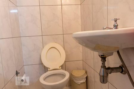 Casa à venda com 200m², 3 quartos e 4 vagasBanheiro de serviço