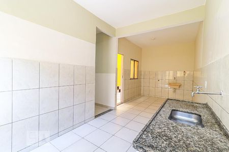 Casa para alugar com 50m², 1 quarto e sem vaga Casa para alugar com 50m², 1 quarto e sem vagaCozinha e Área de Serviço