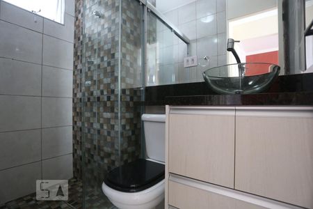 Banheiro de apartamento à venda com 2 quartos, 42m² em Vila Yolanda, Osasco