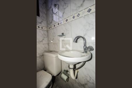 Casa à venda com 120m², 3 quartos e 2 vagas Casa à venda com 120m², 3 quartos e 2 vagasBanheiro de serviço