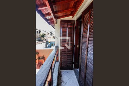 Casa à venda com 120m², 3 quartos e 2 vagas Casa à venda com 120m², 3 quartos e 2 vagasVaranda