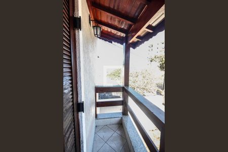 Casa à venda com 120m², 3 quartos e 2 vagas Casa à venda com 120m², 3 quartos e 2 vagasVaranda