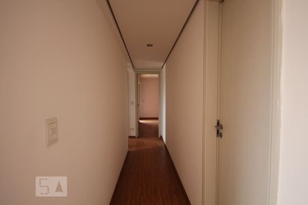 Corredor de apartamento para alugar com 3 quartos, 108m² em Jardim Leonor, São Paulo