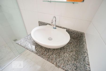 Detalhe banheiro suíte de apartamento para alugar com 1 quarto, 35m² em Chácara Mafalda, São Paulo