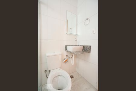 Banheiro de apartamento para alugar com 2 quartos, 45m² em Chácara Mafalda, São Paulo