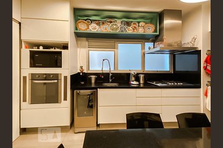 Apartamento à venda com 236m², 4 quartos e sem vagaCozinha