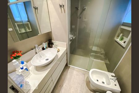 Apartamento à venda com 236m², 4 quartos e sem vagaBanheiro da Suíte 1