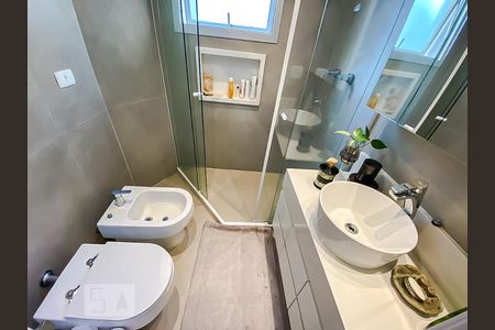Apartamento à venda com 236m², 4 quartos e sem vagaBanheiro da Suíte 2