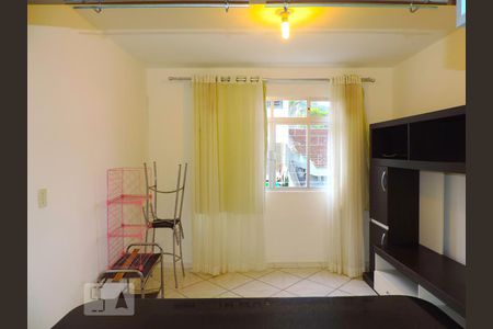 Sala de apartamento para alugar com 3 quartos, 65m² em Trindade, Florianópolis