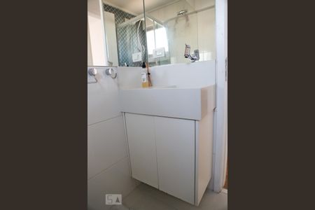 Banheiro  de apartamento à venda com 2 quartos, 60m² em Vila Santa Catarina, São Paulo