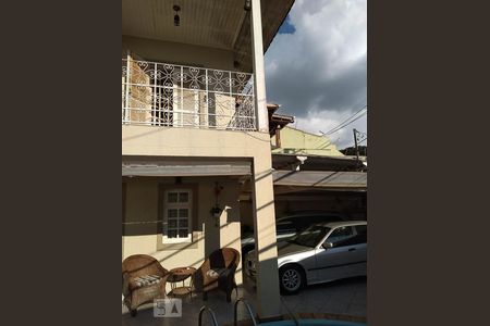 Casa à venda com 160m², 2 quartos e 4 vagas Casa à venda com 160m², 2 quartos e 4 vagasFachada