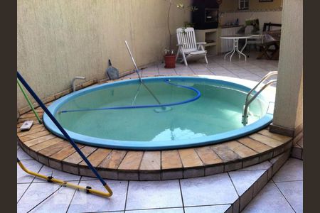 Casa à venda com 160m², 2 quartos e 4 vagas Casa à venda com 160m², 2 quartos e 4 vagasPiscina