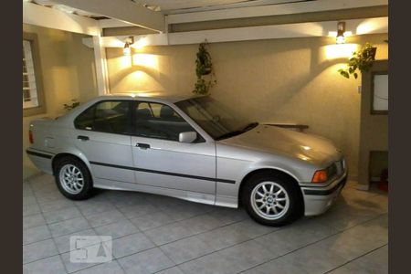 Casa à venda com 160m², 2 quartos e 4 vagas Casa à venda com 160m², 2 quartos e 4 vagasGaragem