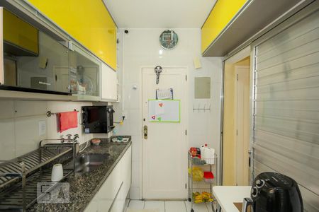 Apartamento para alugar com 71m², 2 quartos e 1 vaga Apartamento para alugar com 71m², 2 quartos e 1 vagaCozinha