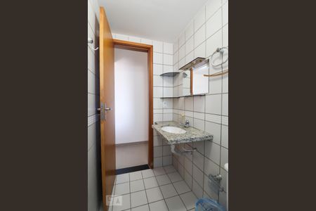 Banheiro social de apartamento para alugar com 3 quartos, 85m² em Setor dos Funcionários, Goiânia